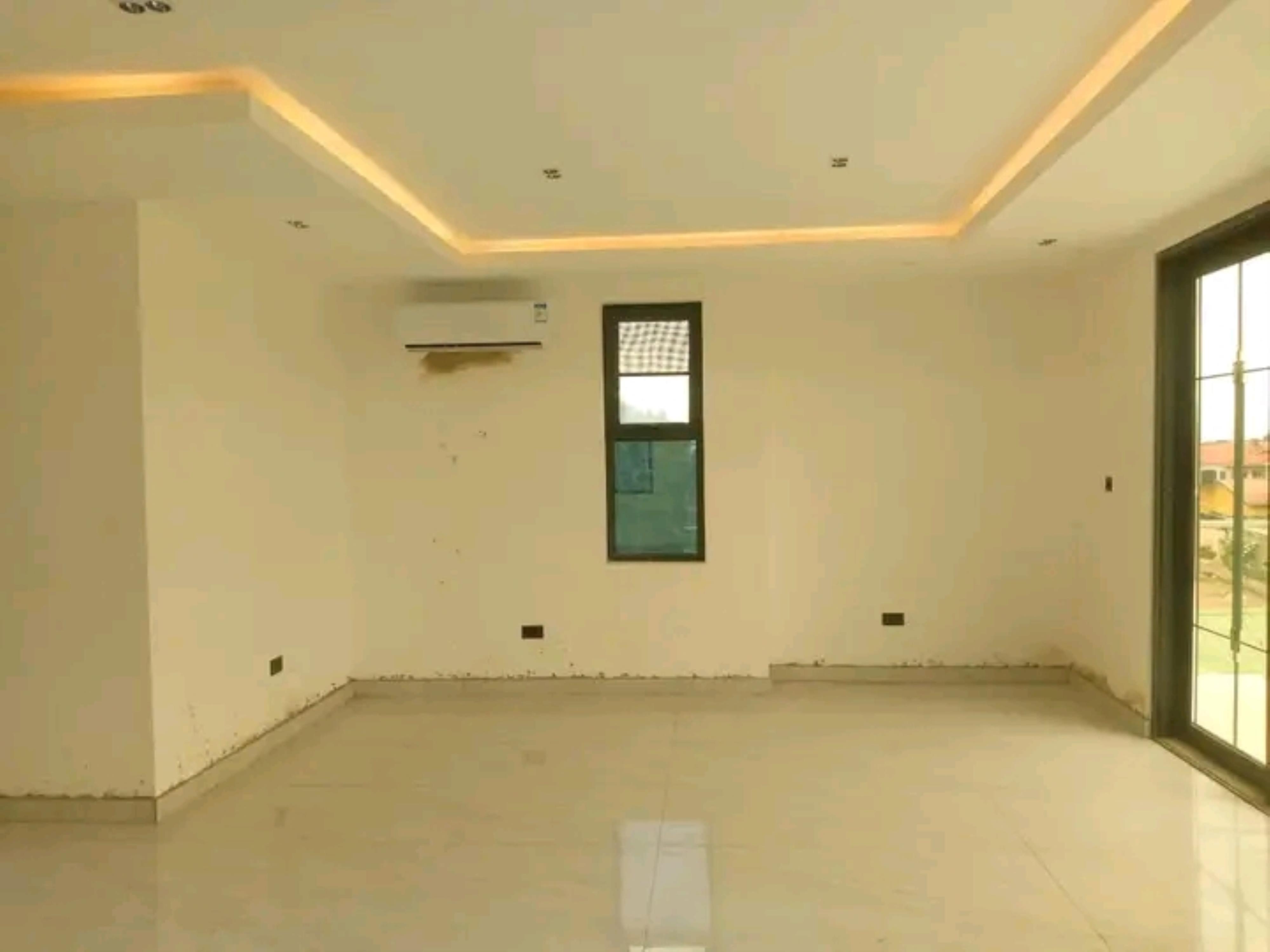 EXEXUTIVE 5 Bedroom HOUSE + BQ, Greater accra | Strathium