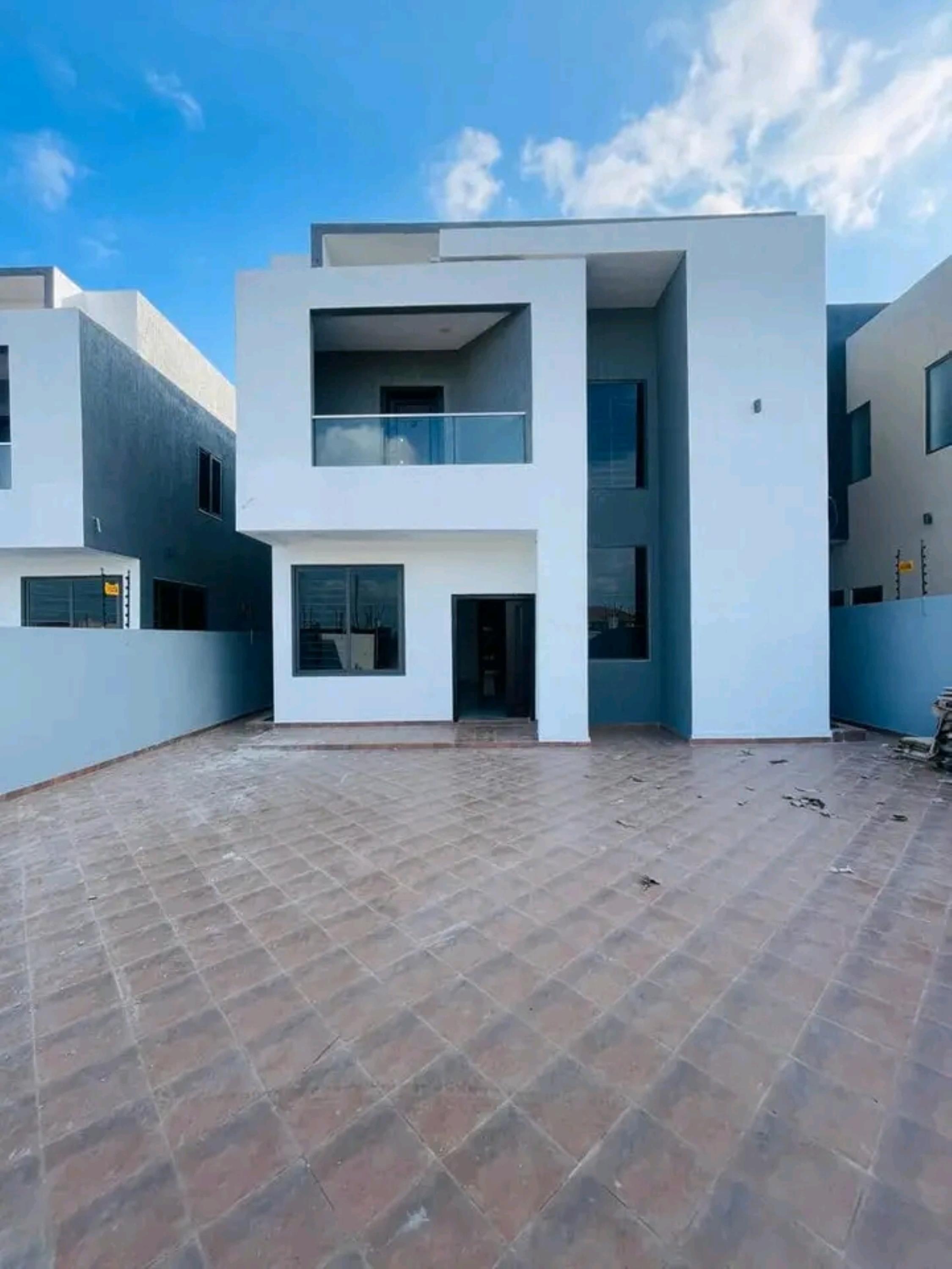 Ultramodern 4 Bedroom duplex house, East kegon hill, Accra | Strathium