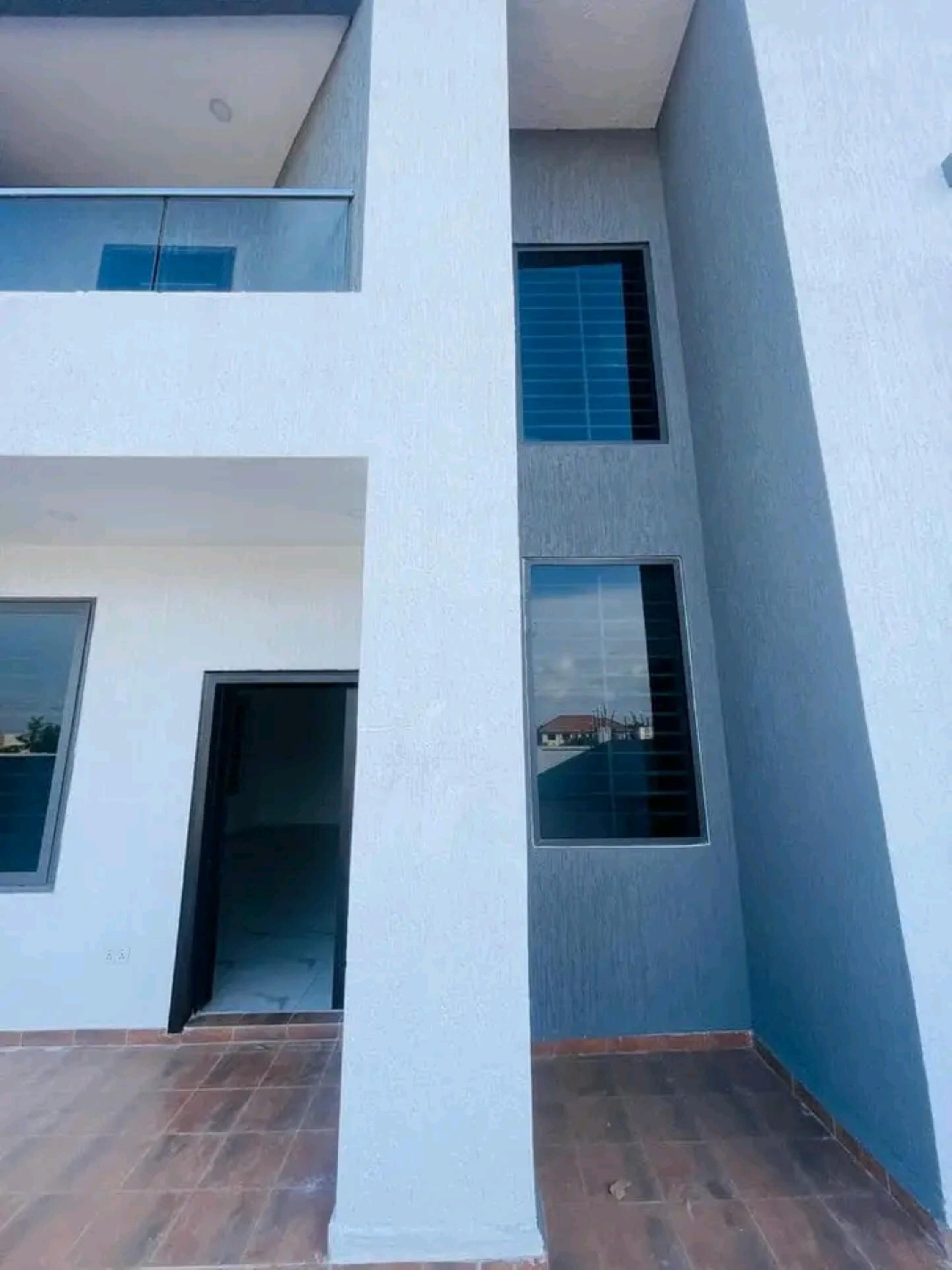 Ultramodern 4 Bedroom duplex house, East kegon hill, Accra | Strathium