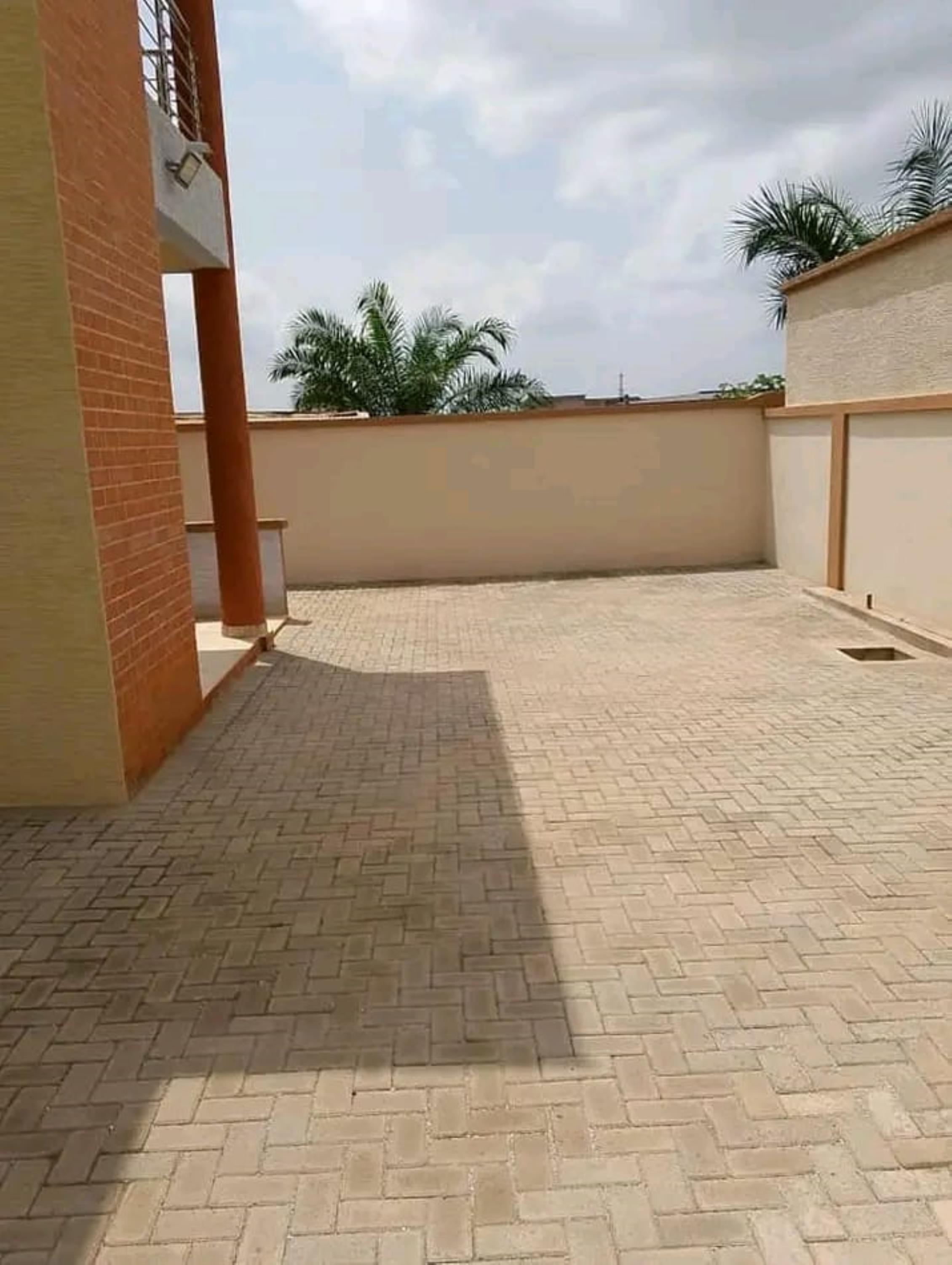 Executive 3 Bedroom House, Pantang, Accra - 1 year advance | Strathium