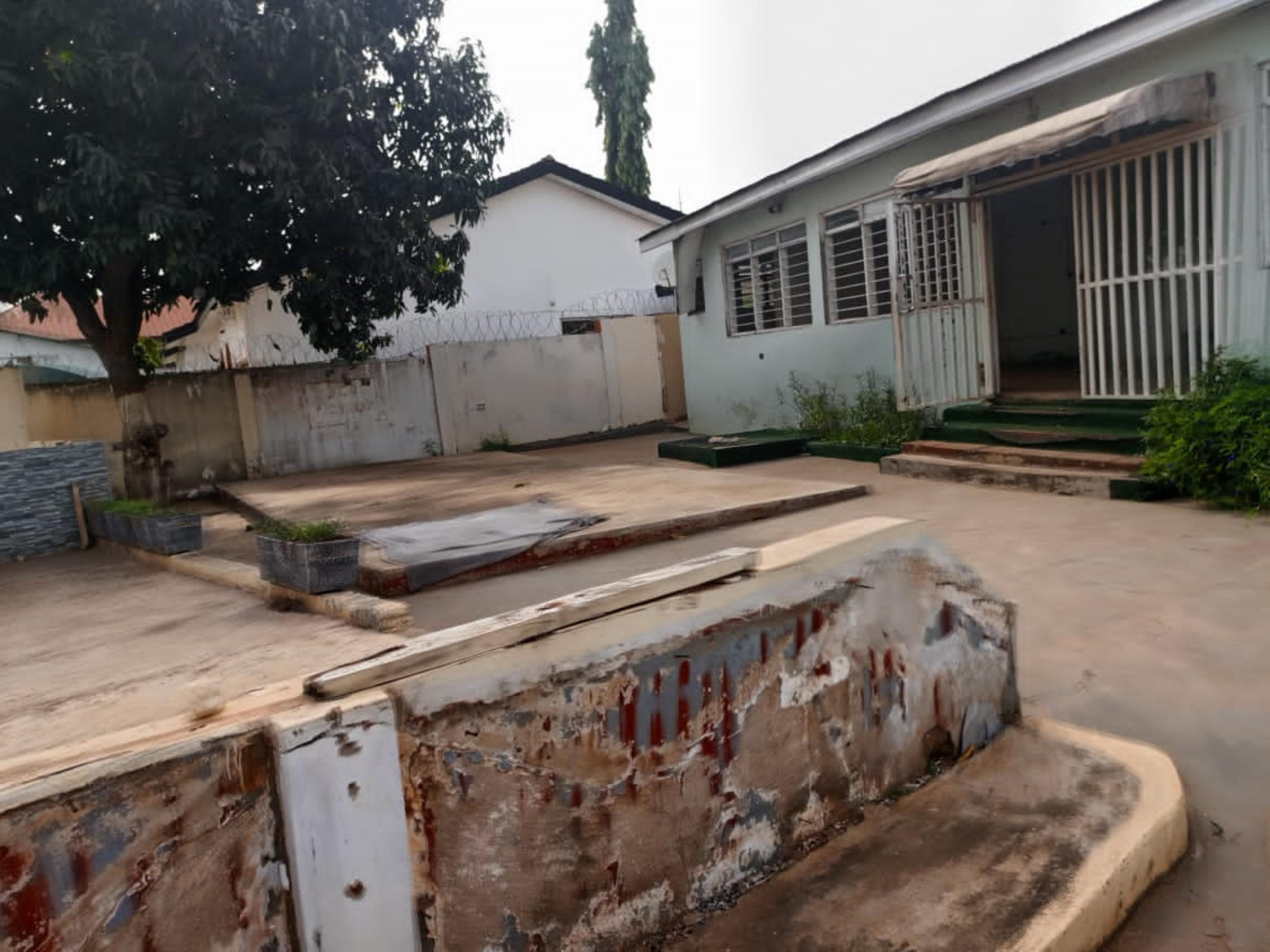 Old building on Plot of land@ North Dzorwulu, Greater accra | Strathium