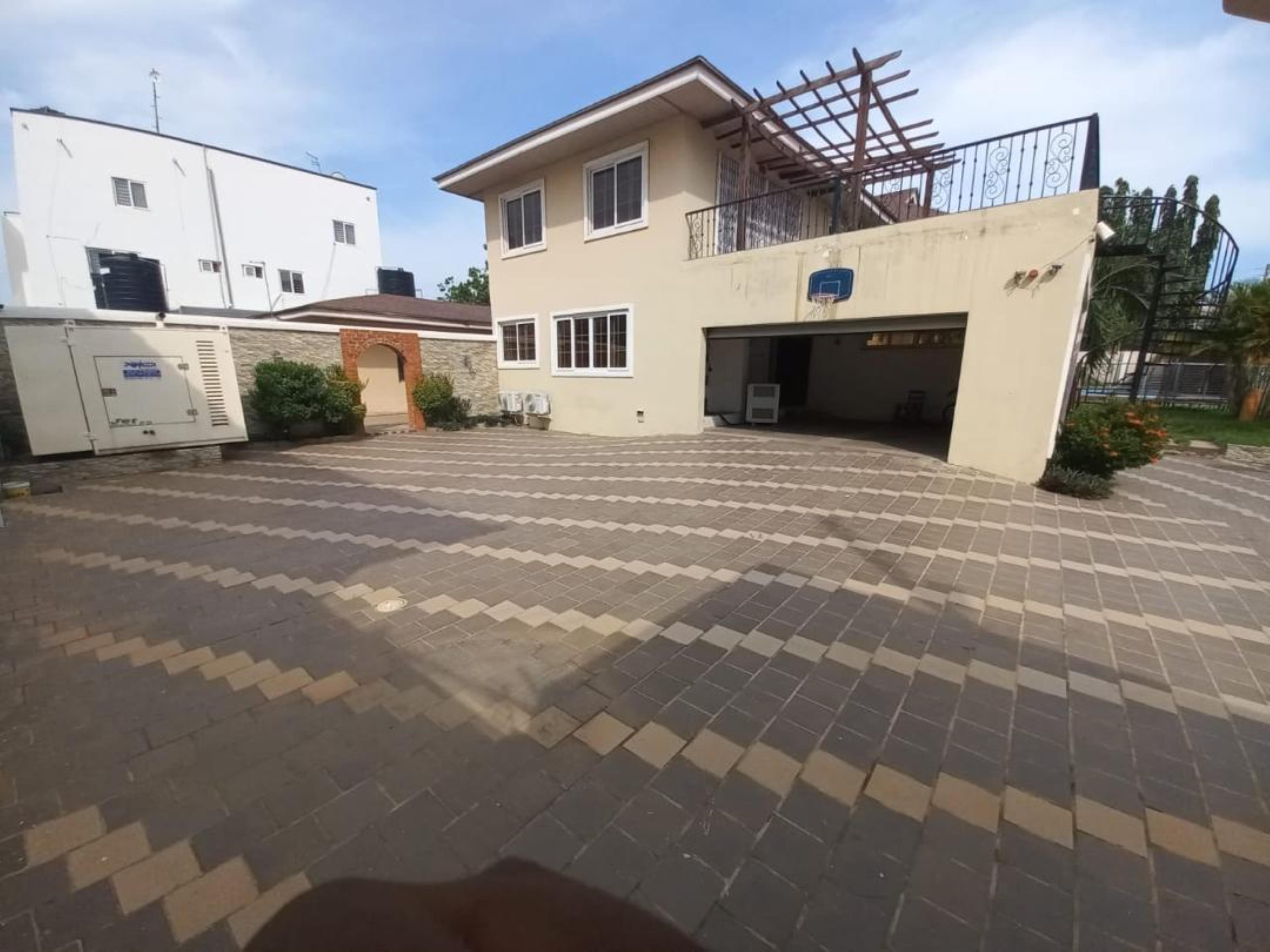 Executive 5 Bedroom house, East legon A/ C Mal, Accra | Strathium