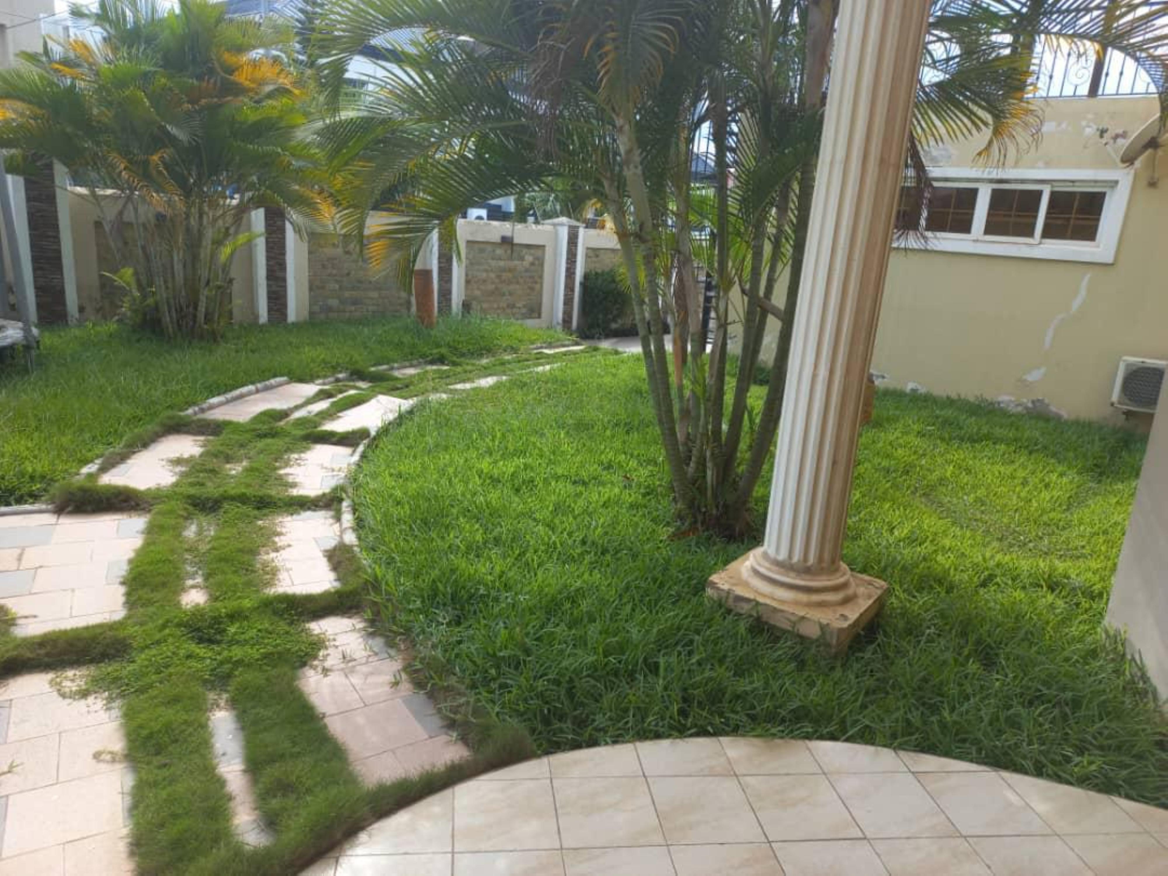 Executive 5 Bedroom house, East legon A/ C Mal, Accra | Strathium