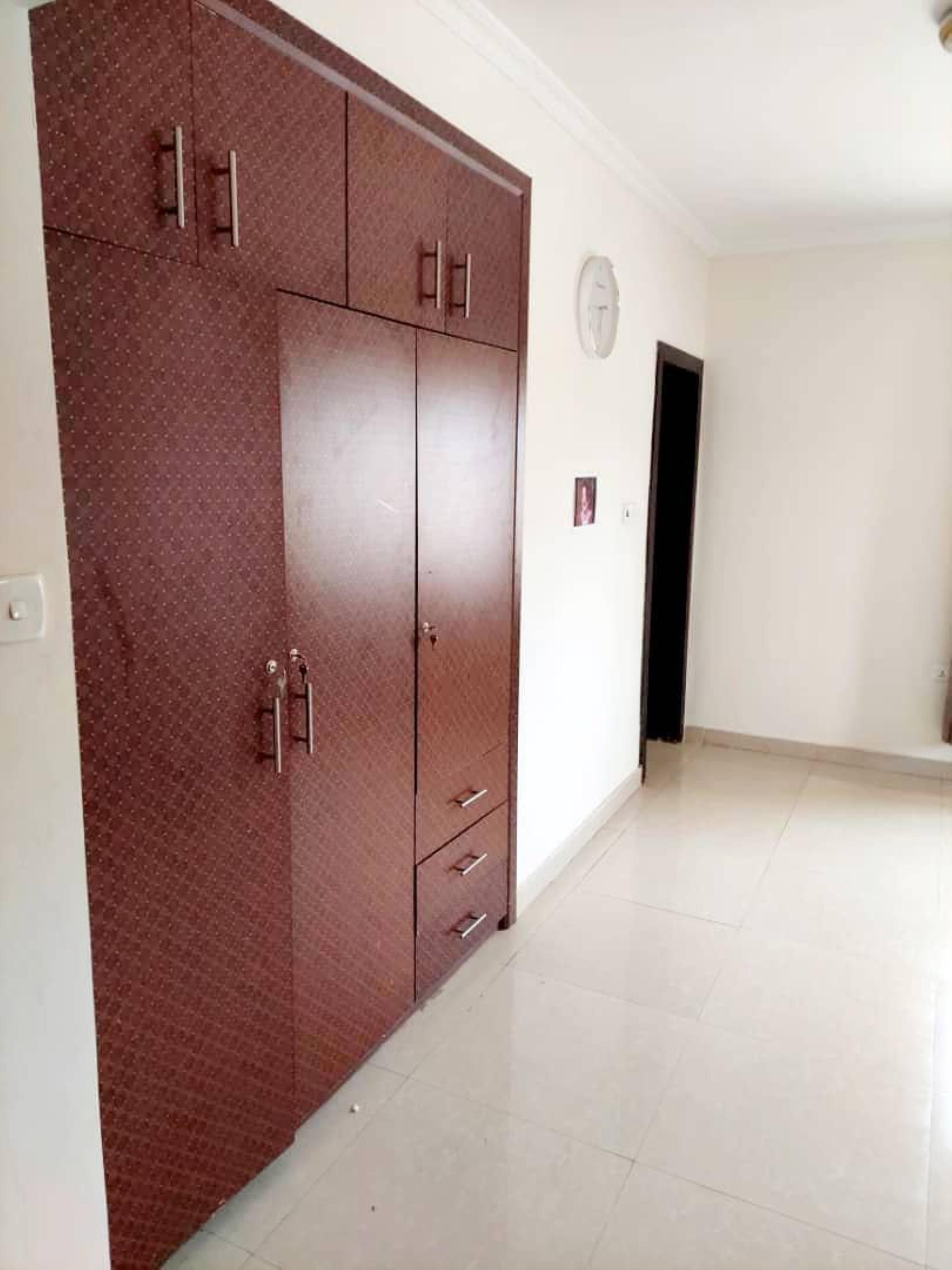 5 Bedrooms Semi Detached House, Achimota, Accra | Strathium