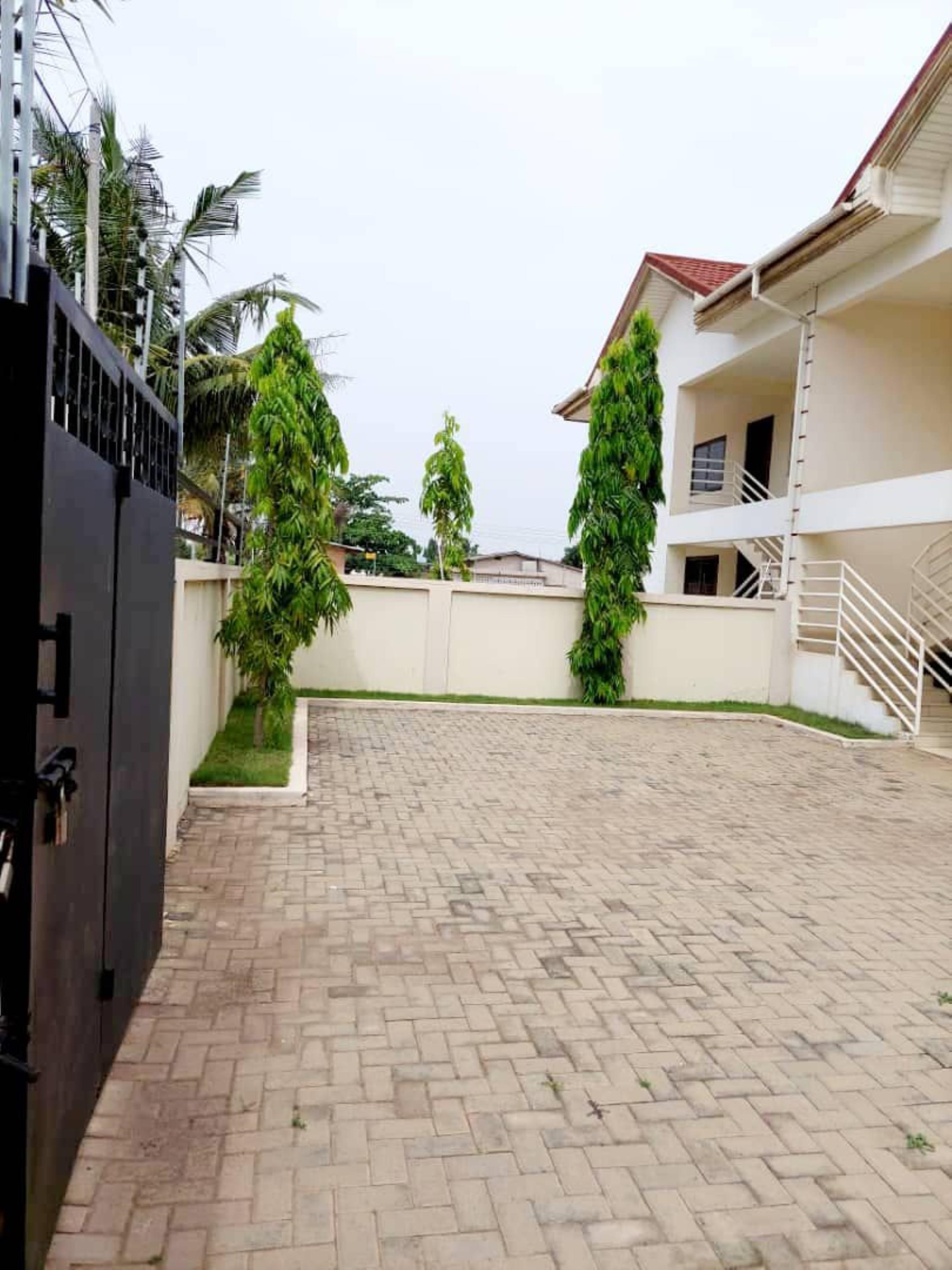 5 Bedrooms Semi Detached House, Achimota, Accra | Strathium