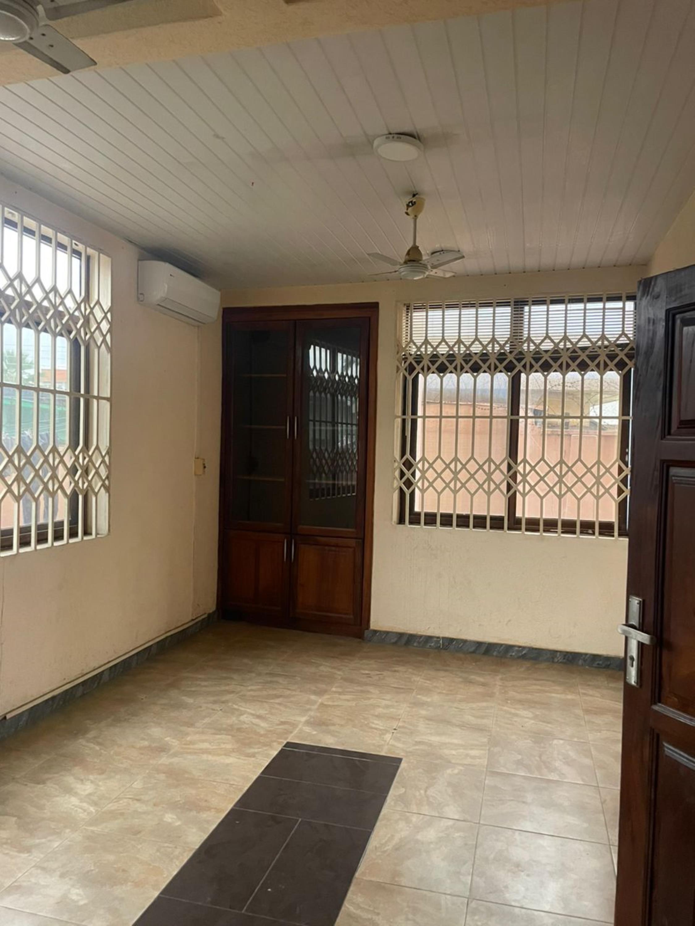 6 Bedrooms Self Compound House, Dzorwulu, Accra | Strathium