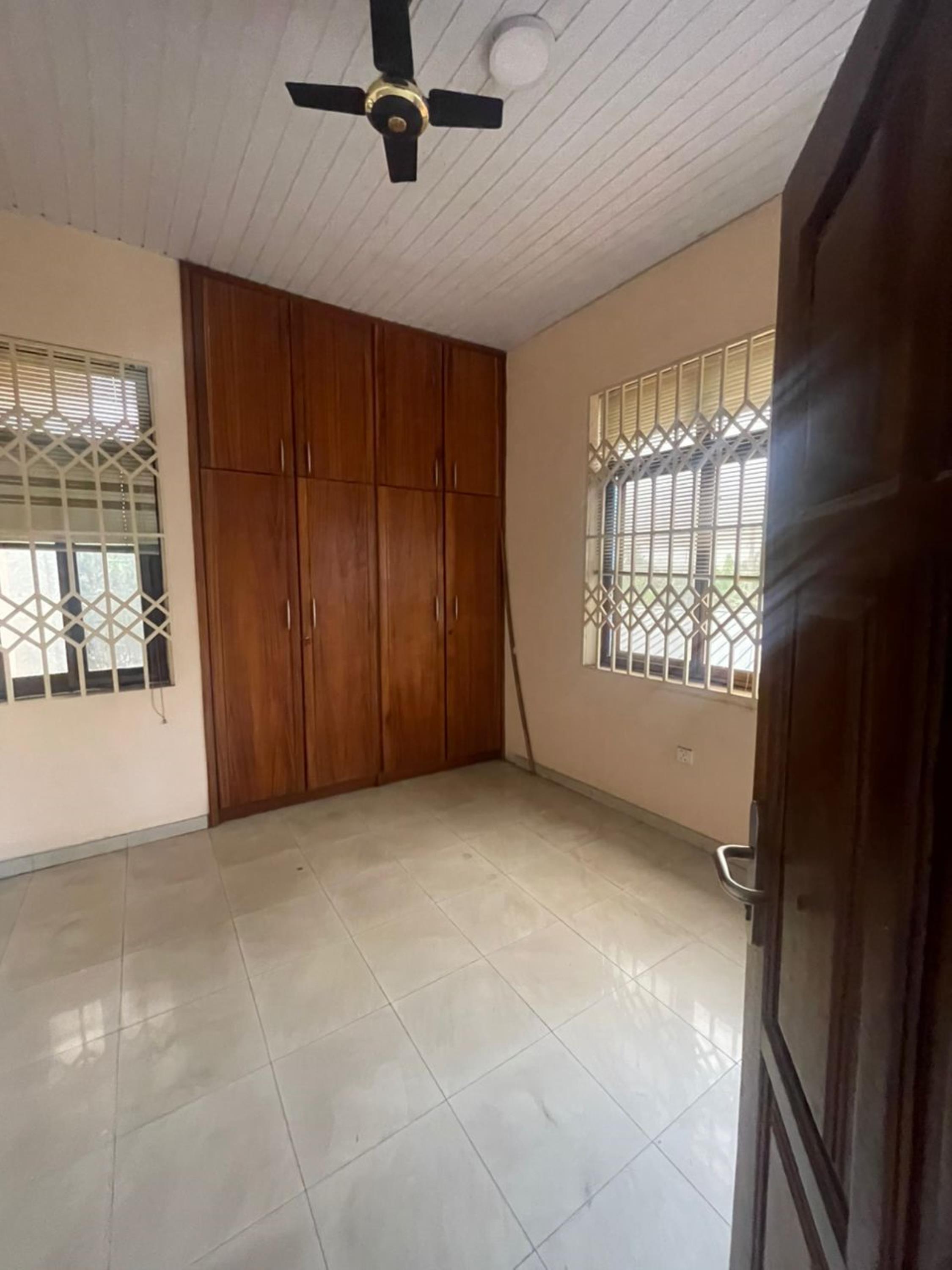 6 Bedrooms Self Compound House, Dzorwulu, Accra | Strathium