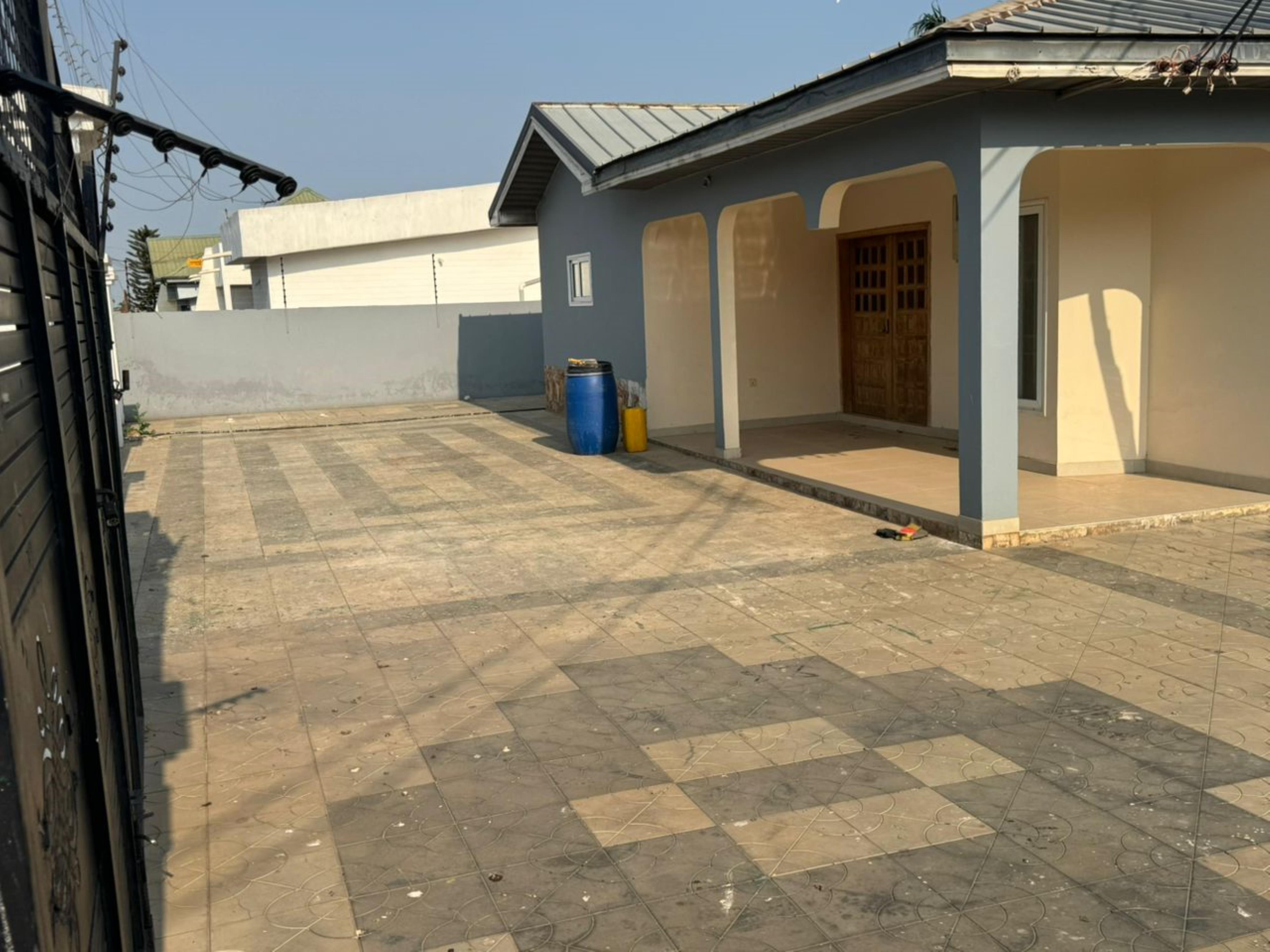 5 BEDROOMS HOUSE - 1 years advance, Botwe, Accra | Strathium