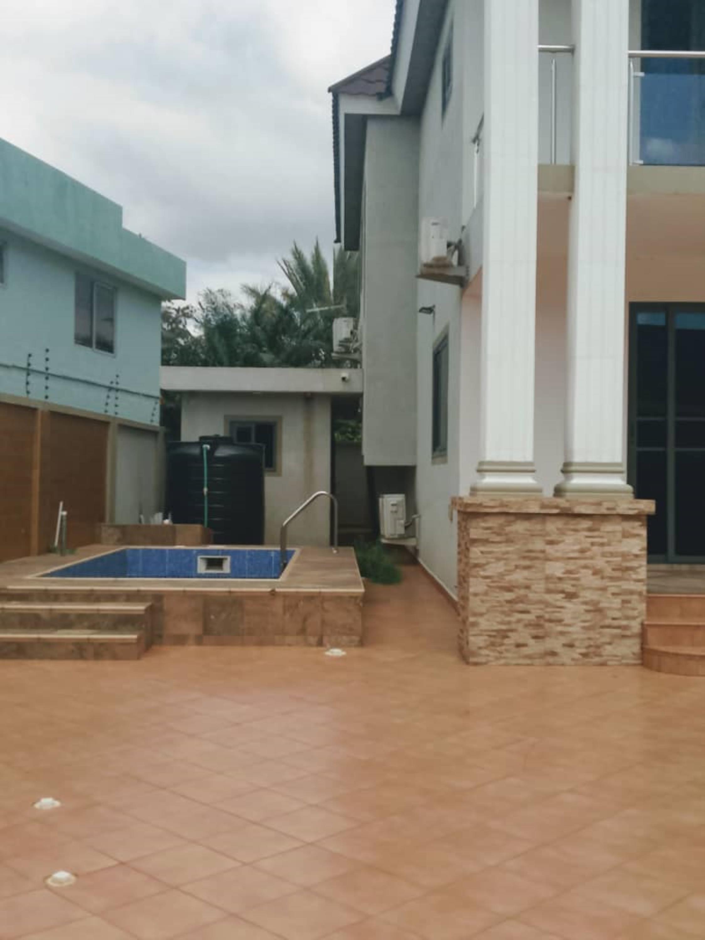 5 Bedrooms Self Compound House, Dzorwulu, Accra | Strathium