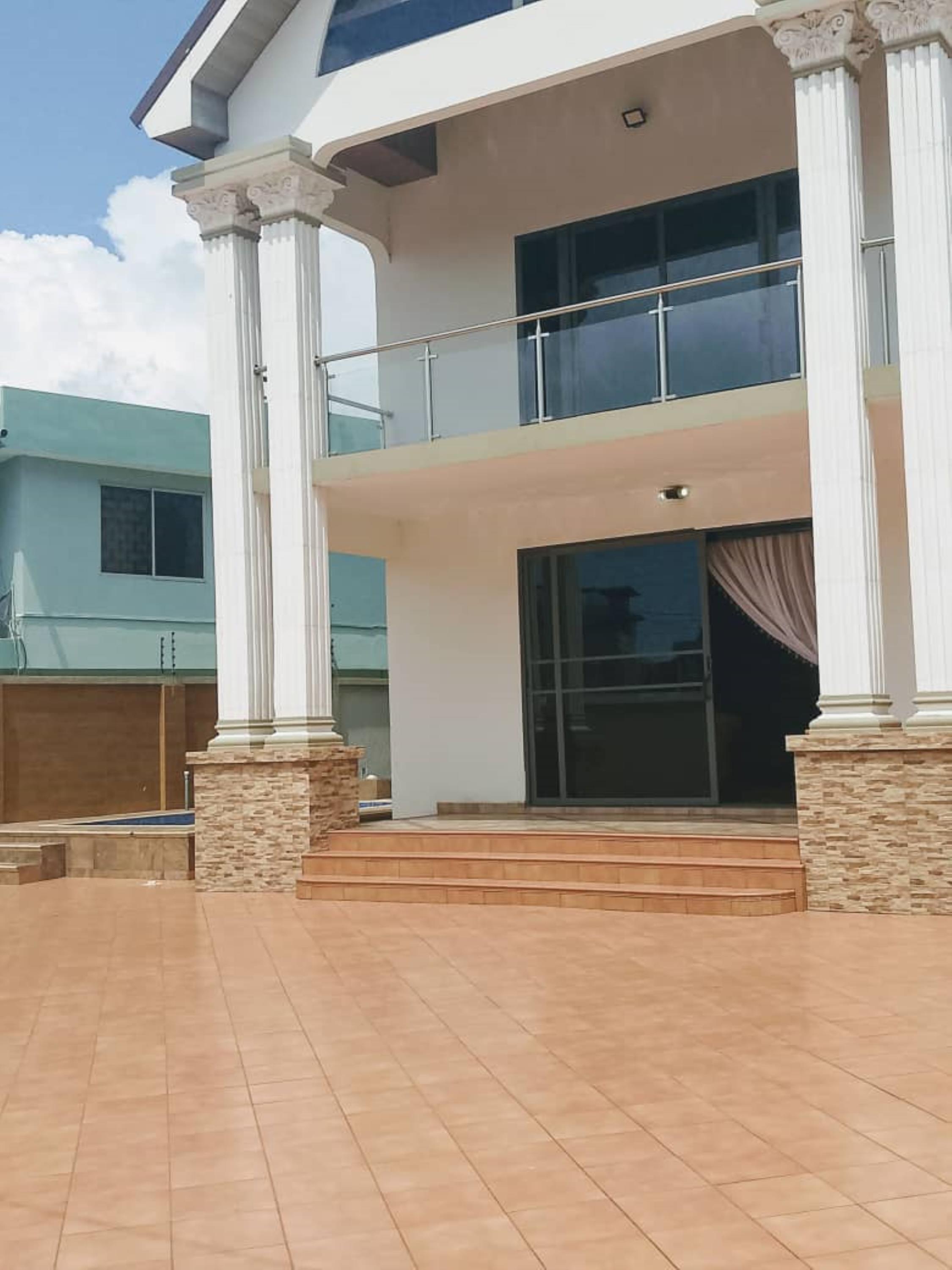 5 Bedrooms Self Compound House, Dzorwulu, Accra | Strathium