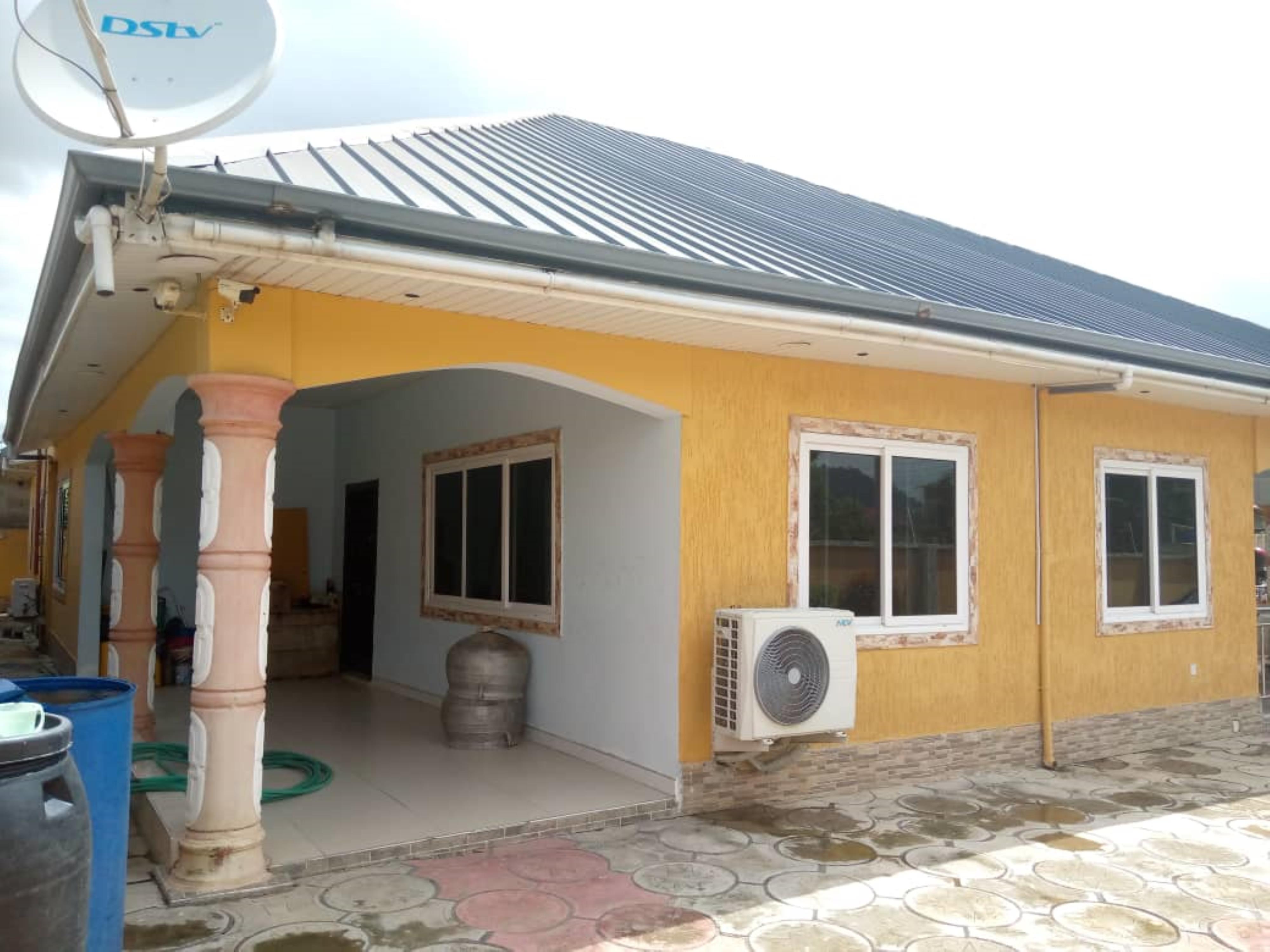 EXECUTIVE 3 BEDROOMS  COMPOUND HOUSE WITH ONE BOYS QUARTERS FOR SALE LOCATION ( MEDIE ) FROM MAIN RO, Medie Off Amasaman Nsawam road, Accra | Strathium